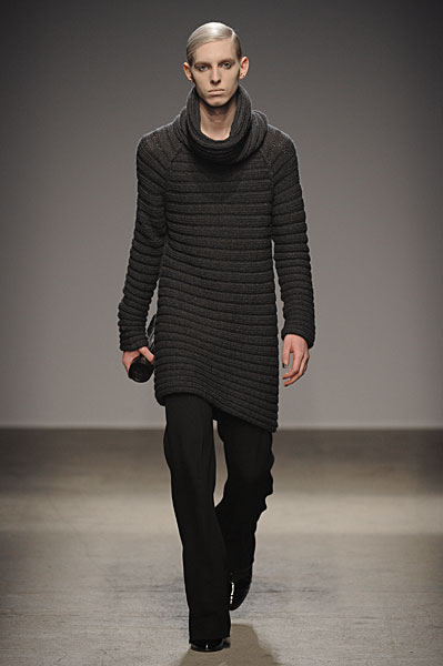 pugh thefashionisto2 Paris Fashion Week | Gareth Pugh Fall/Winter 2010