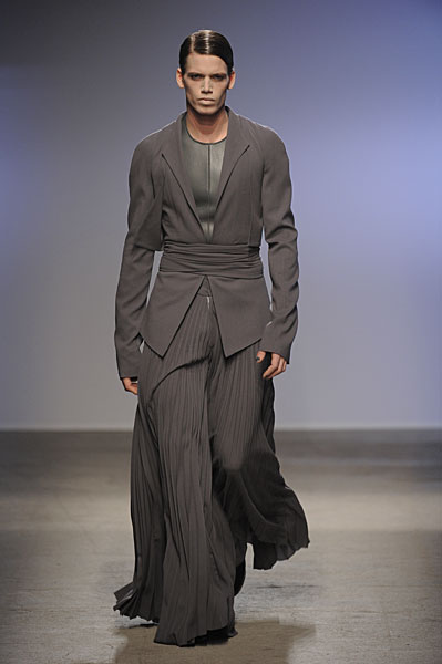 pugh thefashionisto3 Paris Fashion Week | Gareth Pugh Fall/Winter 2010