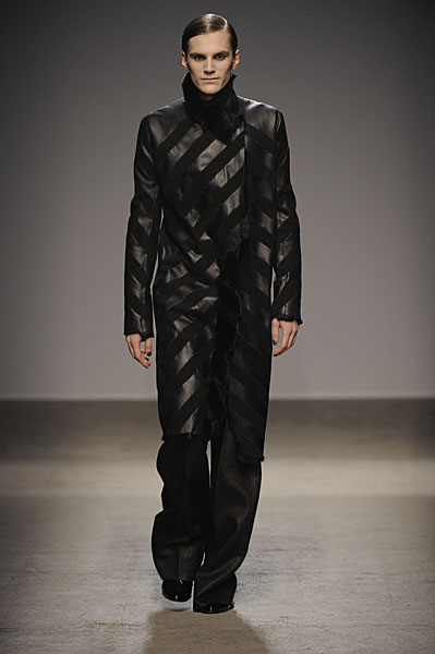 pugh thefashionisto4 Paris Fashion Week | Gareth Pugh Fall/Winter 2010