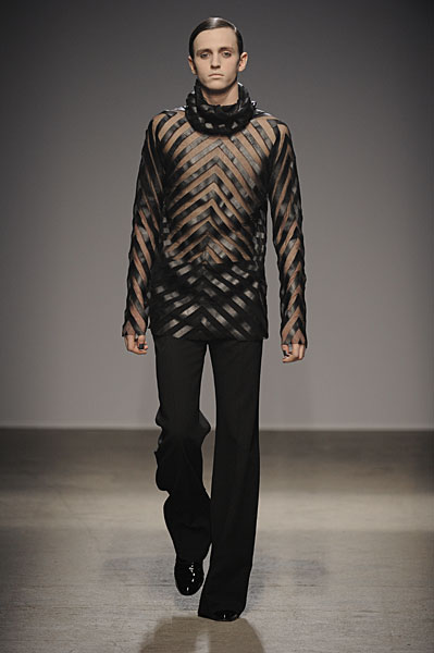 pugh thefashionisto6 Paris Fashion Week | Gareth Pugh Fall/Winter 2010