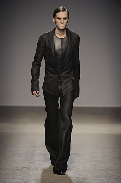 pugh thefashionisto8 Paris Fashion Week | Gareth Pugh Fall/Winter 2010